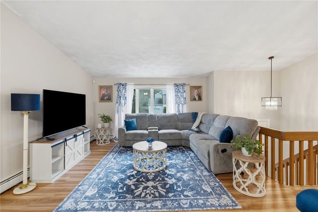 9 Daisy Court, Cranston, RI 02920