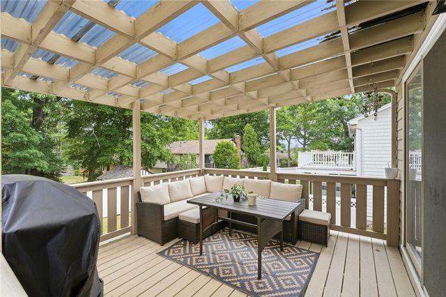 9 Daisy Court, Cranston, RI 02920