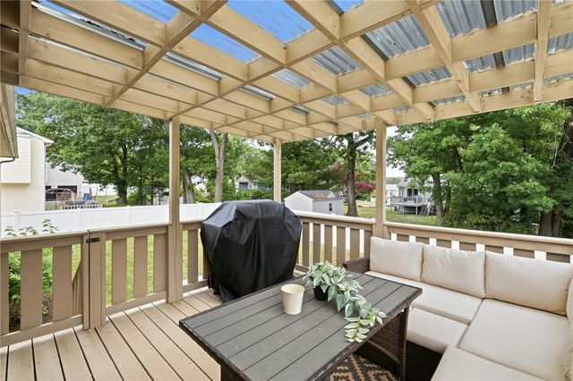 9 Daisy Court, Cranston, RI 02920