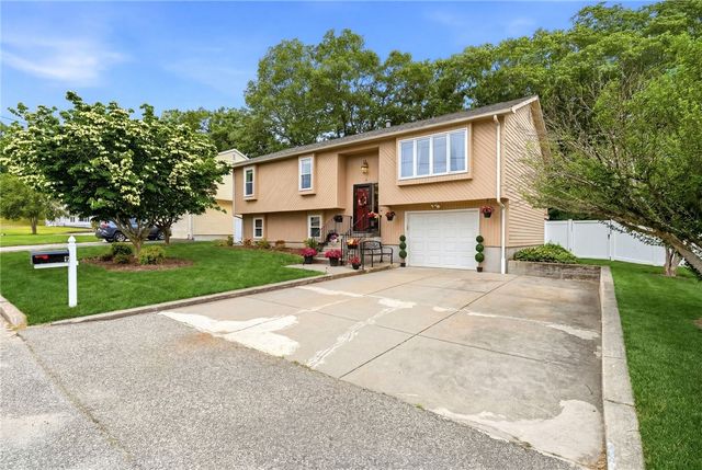 9 Daisy Court, Cranston, RI 02920