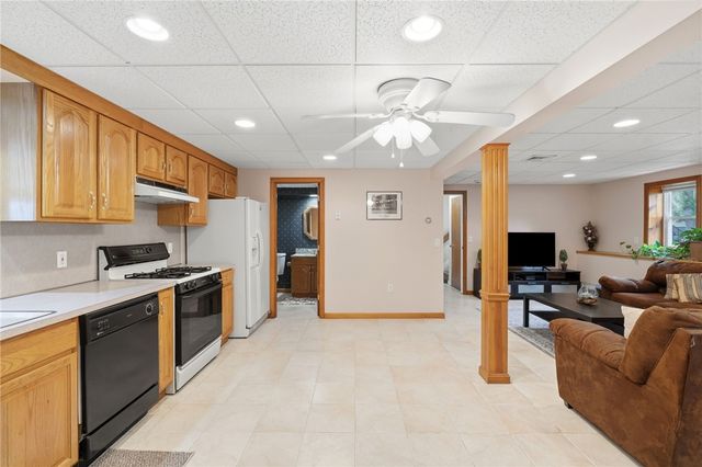 9 Daisy Court, Cranston, RI 02920