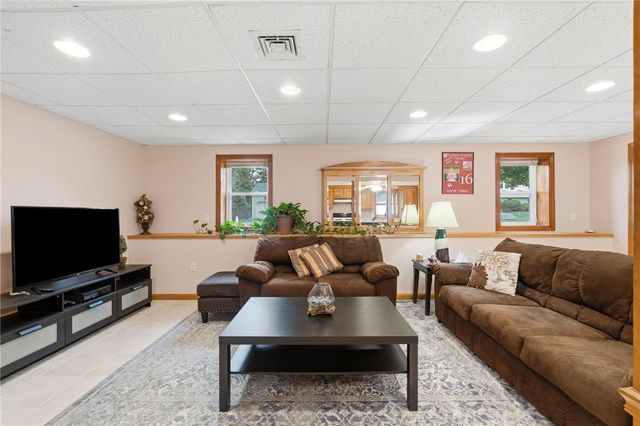 9 Daisy Court, Cranston, RI 02920