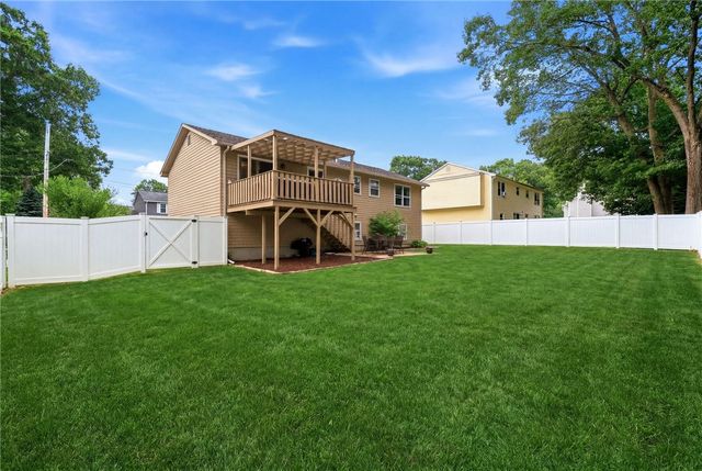 9 Daisy Court, Cranston, RI 02920