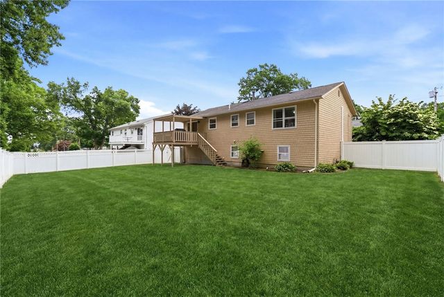 9 Daisy Court, Cranston, RI 02920