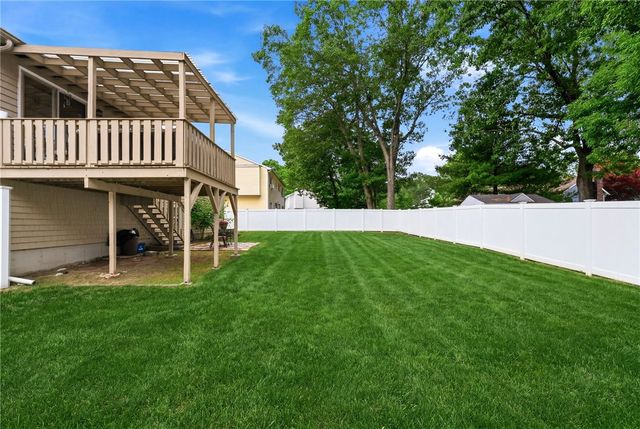 9 Daisy Court, Cranston, RI 02920