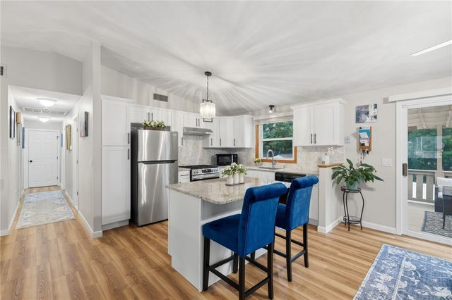 9 Daisy Court, Cranston, RI 02920