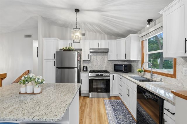 9 Daisy Court, Cranston, RI 02920