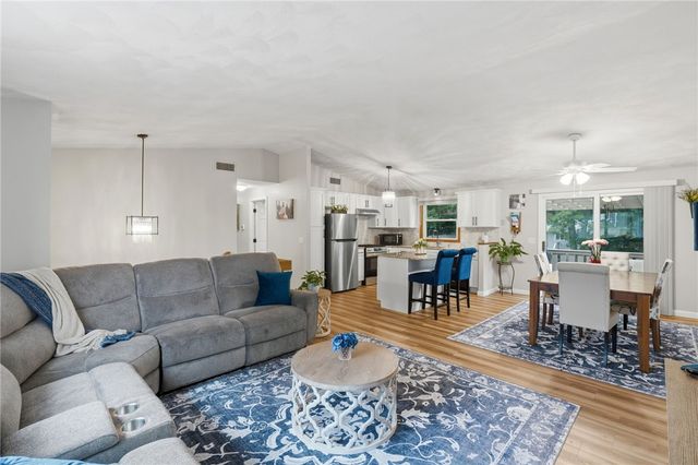 9 Daisy Court, Cranston, RI 02920