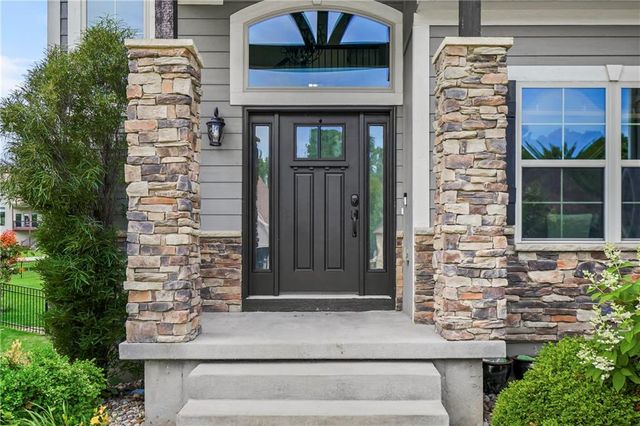 4527 Verona Drive NW, Riverside, MO 64150