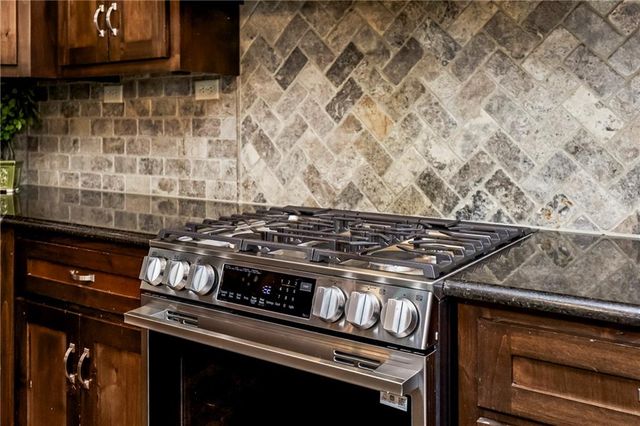 4527 Verona Drive NW, Riverside, MO 64150