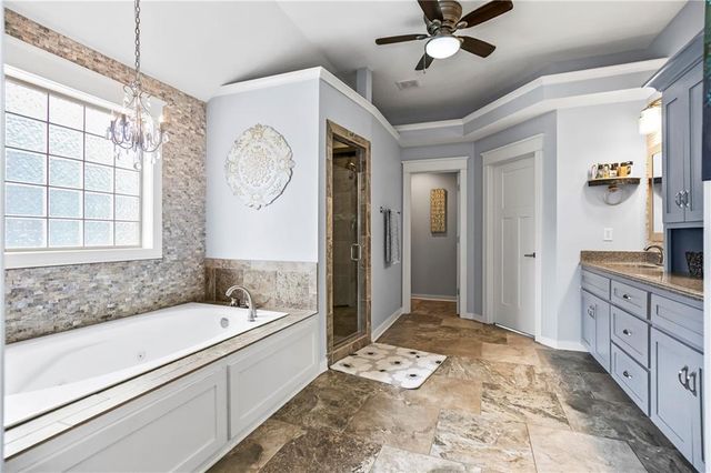 4527 Verona Drive NW, Riverside, MO 64150
