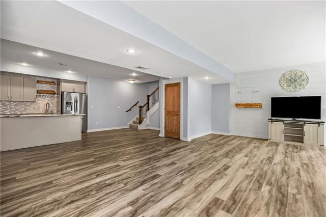 4527 Verona Drive NW, Riverside, MO 64150