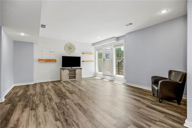 4527 Verona Drive NW, Riverside, MO 64150