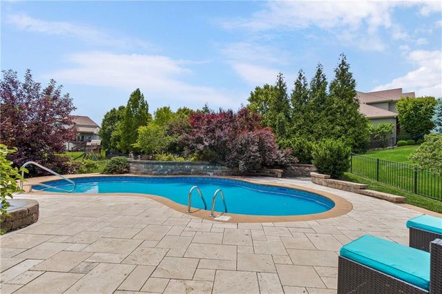 4527 Verona Drive NW, Riverside, MO 64150