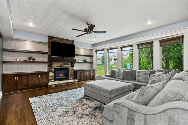 4527 Verona Drive NW, Riverside, MO 64150