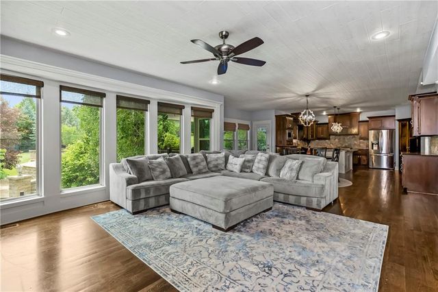 4527 Verona Drive NW, Riverside, MO 64150