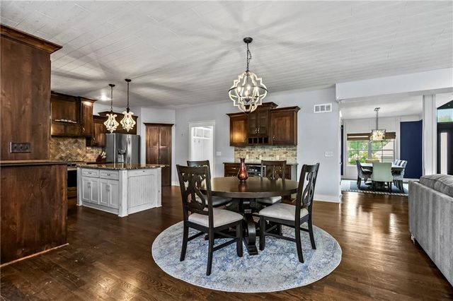 4527 Verona Drive NW, Riverside, MO 64150