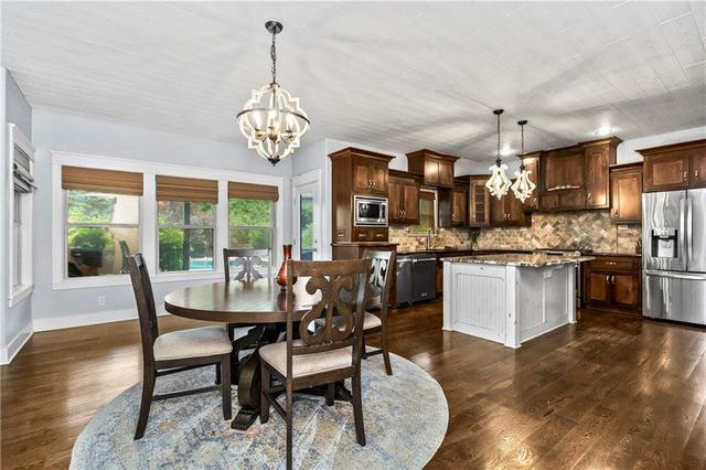 4527 Verona Drive NW, Riverside, MO 64150
