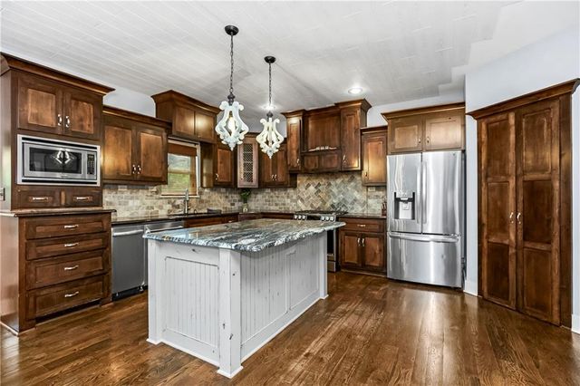 4527 Verona Drive NW, Riverside, MO 64150