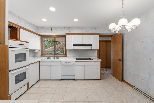 8909 N Maitland ROAD, Bayside, WI 53217
