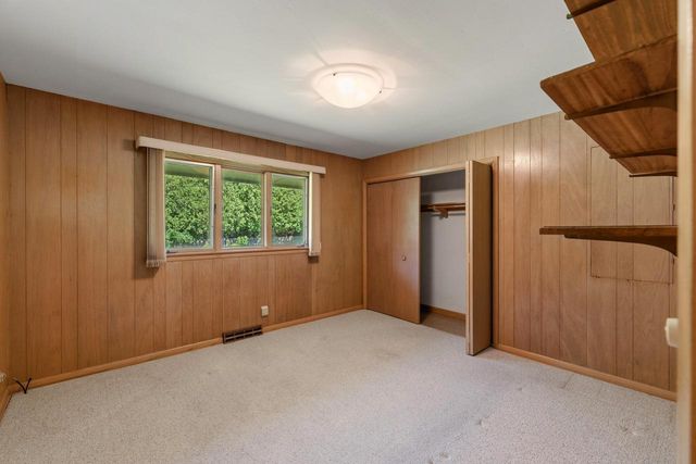 8909 N Maitland ROAD, Bayside, WI 53217