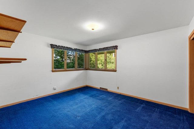 8909 N Maitland ROAD, Bayside, WI 53217