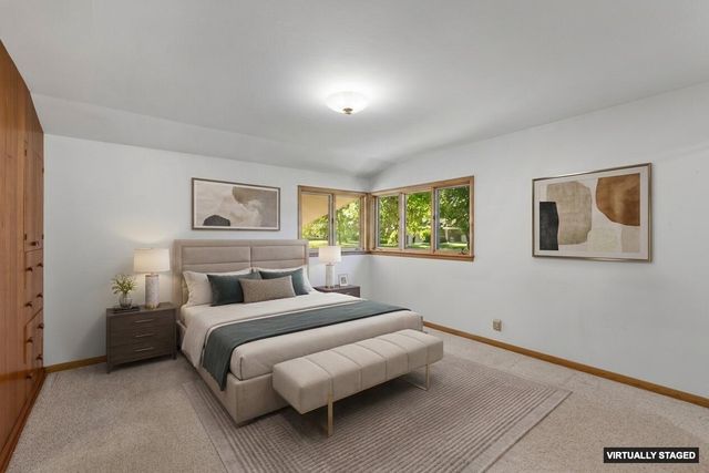 8909 N Maitland ROAD, Bayside, WI 53217