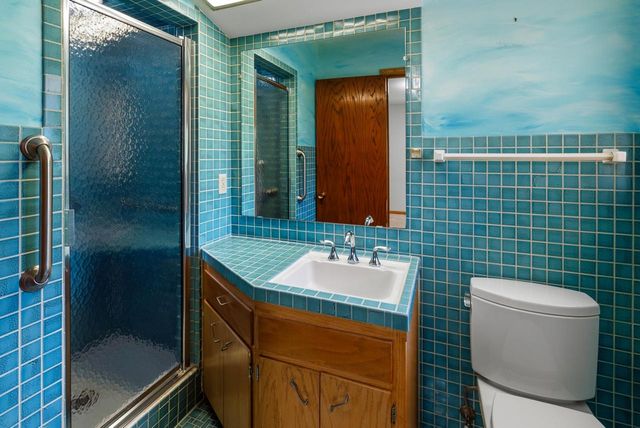 8909 N Maitland ROAD, Bayside, WI 53217