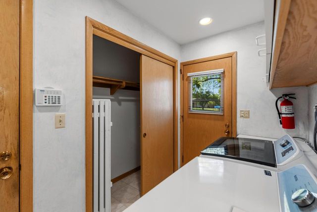 8909 N Maitland ROAD, Bayside, WI 53217