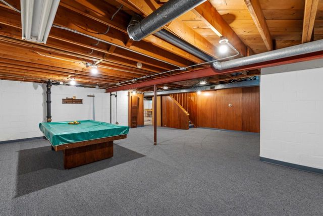 8909 N Maitland ROAD, Bayside, WI 53217