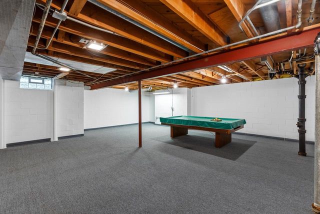 8909 N Maitland ROAD, Bayside, WI 53217