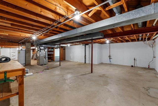 8909 N Maitland ROAD, Bayside, WI 53217