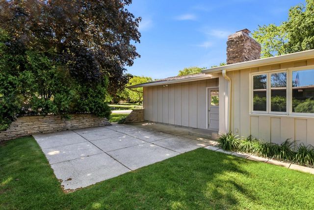 8909 N Maitland ROAD, Bayside, WI 53217