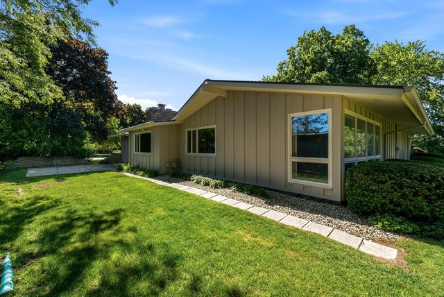 8909 N Maitland ROAD, Bayside, WI 53217