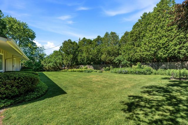 8909 N Maitland ROAD, Bayside, WI 53217
