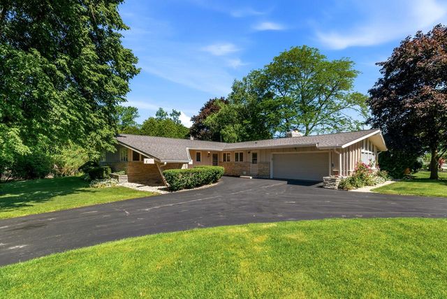 8909 N Maitland ROAD, Bayside, WI 53217