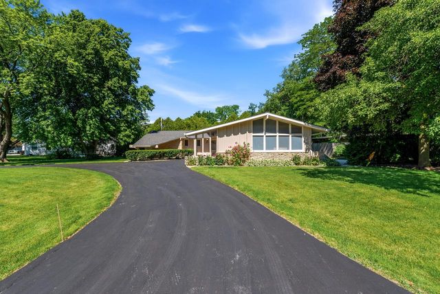 8909 N Maitland ROAD, Bayside, WI 53217