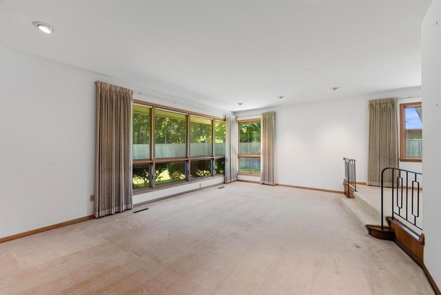 8909 N Maitland ROAD, Bayside, WI 53217