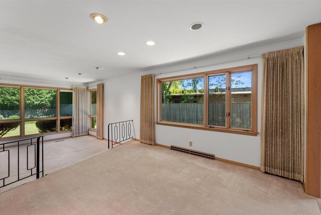 8909 N Maitland ROAD, Bayside, WI 53217