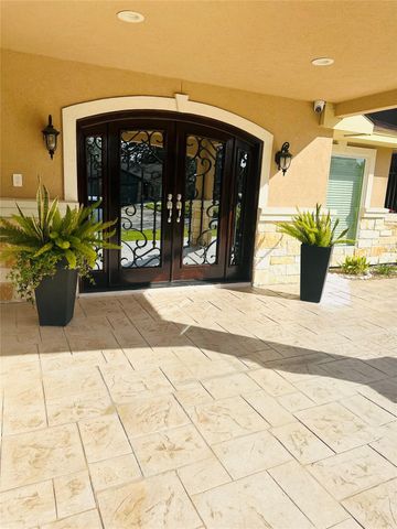 10518 Pleasanton Drive, Houston, TX 77038