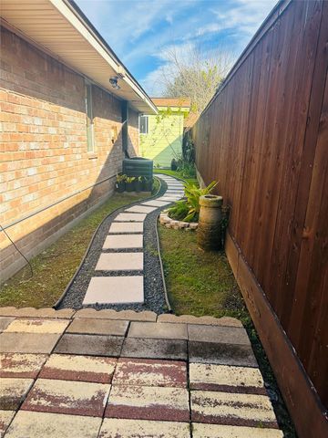 10518 Pleasanton Drive, Houston, TX 77038