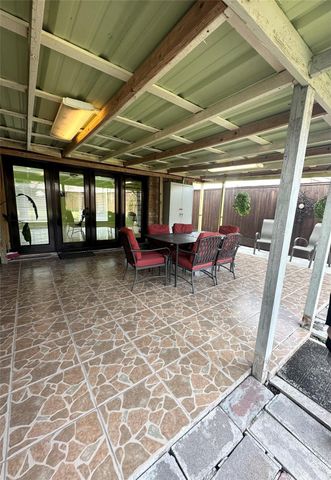 10518 Pleasanton Drive, Houston, TX 77038