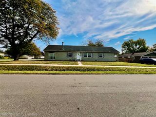 8015 Syracuse Street, Taylor, MI 48180