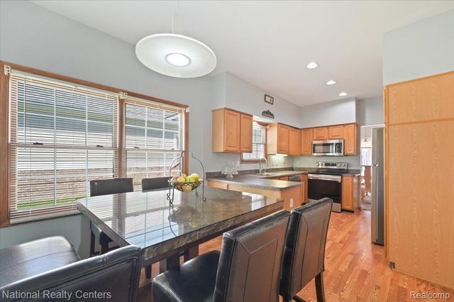 31055 Seneca Lane, Novi, MI 48377