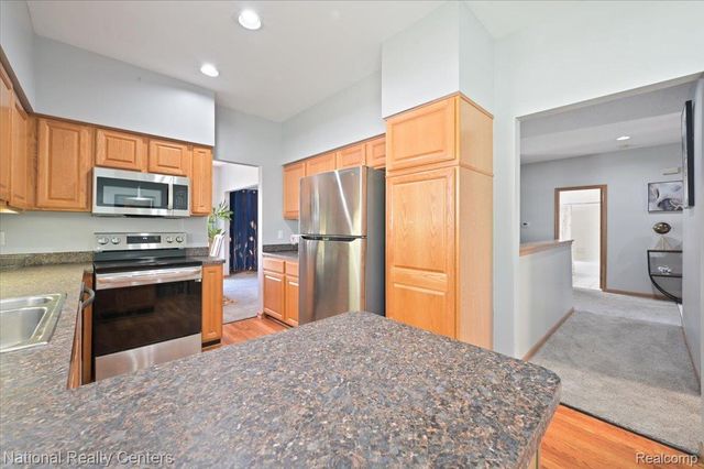 31055 Seneca Lane, Novi, MI 48377