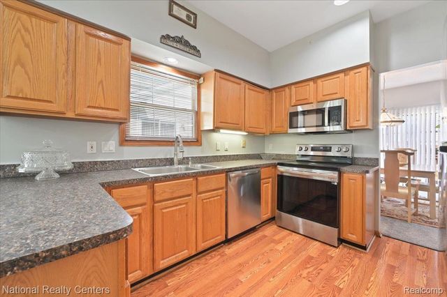 31055 Seneca Lane, Novi, MI 48377