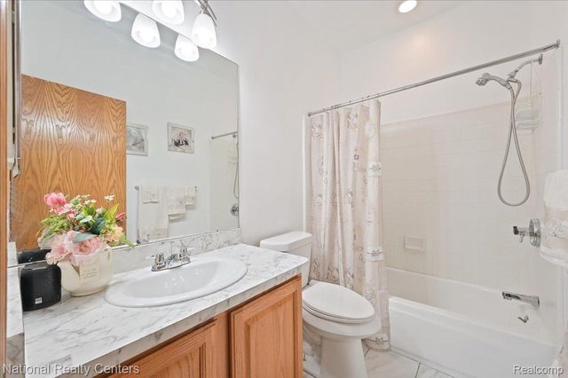 31055 Seneca Lane, Novi, MI 48377