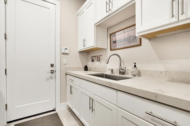 13056 Austin Forest Cir, Auburn, CA 95602