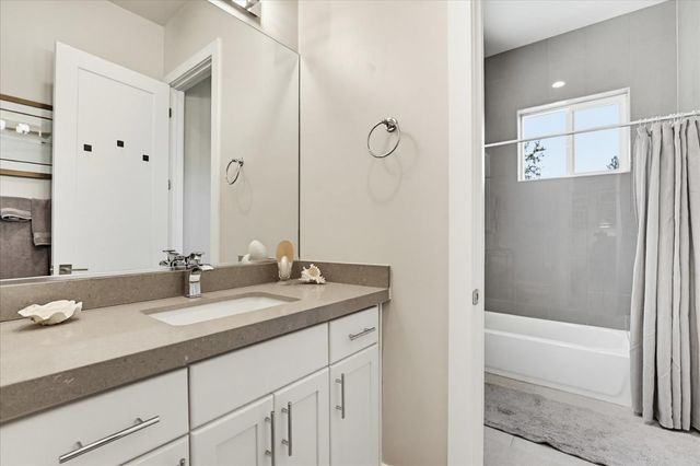 13056 Austin Forest Cir, Auburn, CA 95602