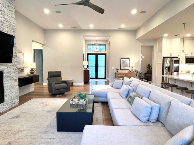 13056 Austin Forest Cir, Auburn, CA 95602